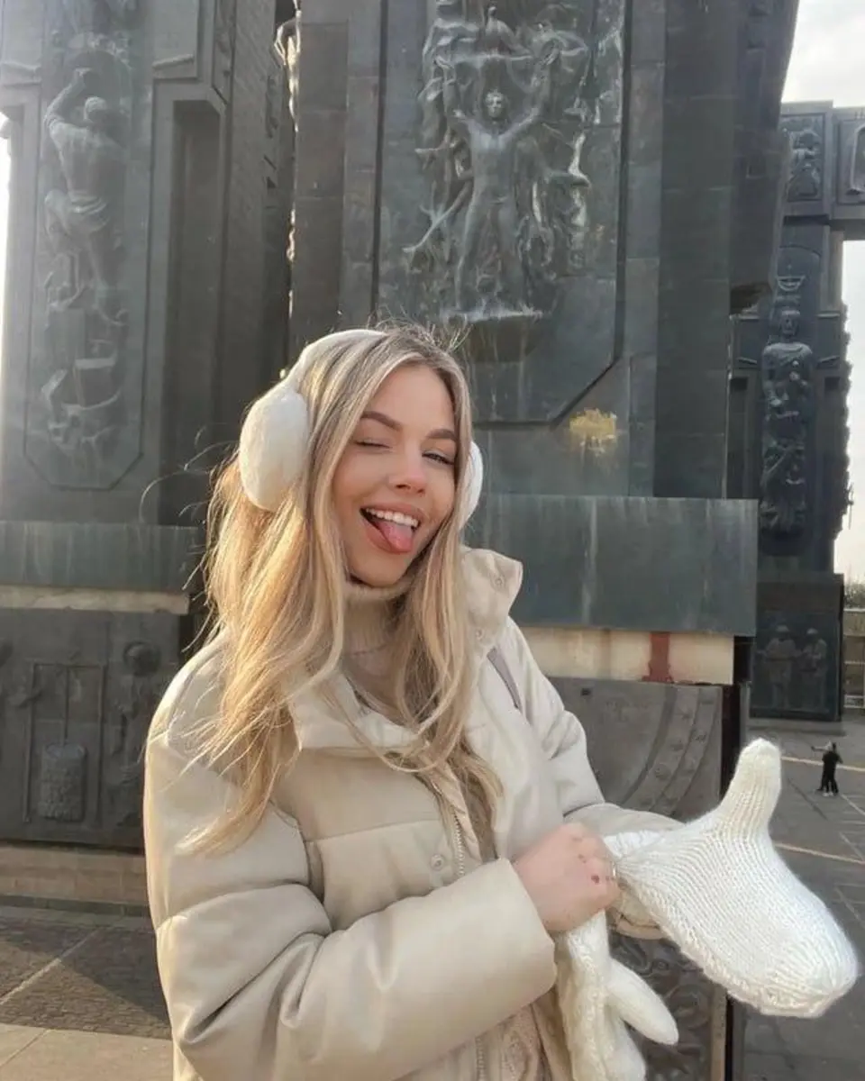 Naomi escort in Moscow