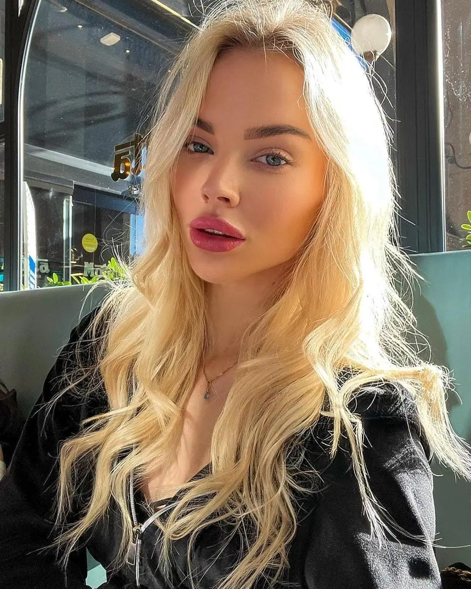 Zoelle escort in Moscow