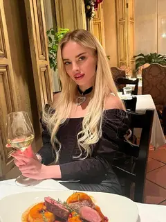 Zoelle escort in Moscow